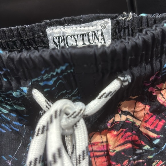 Spicy Tuna UPF 50+,lined,hip pockets,back velcro pocket,elastic drawstring waist - Picture 3 of 13